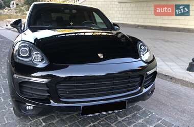 Внедорожник / Кроссовер Porsche Cayenne 2015 в 