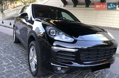 Внедорожник / Кроссовер Porsche Cayenne 2015 в 