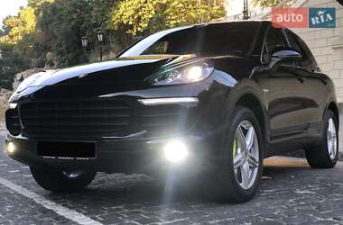 Внедорожник / Кроссовер Porsche Cayenne 2015 в 