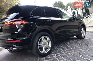 Внедорожник / Кроссовер Porsche Cayenne 2015 в 