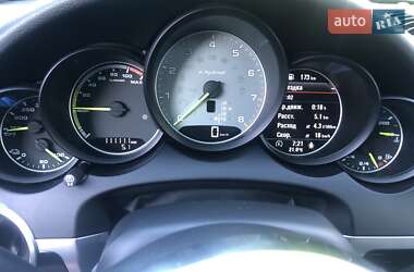 Внедорожник / Кроссовер Porsche Cayenne 2015 в 