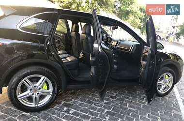 Внедорожник / Кроссовер Porsche Cayenne 2015 в 