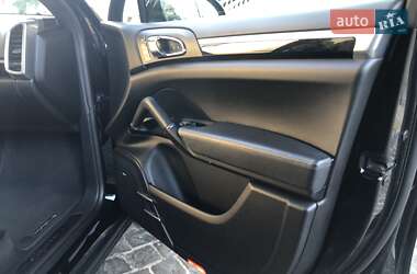 Внедорожник / Кроссовер Porsche Cayenne 2015 в 