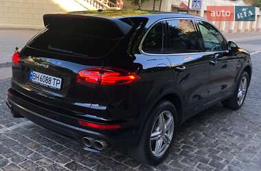 Внедорожник / Кроссовер Porsche Cayenne 2015 в 