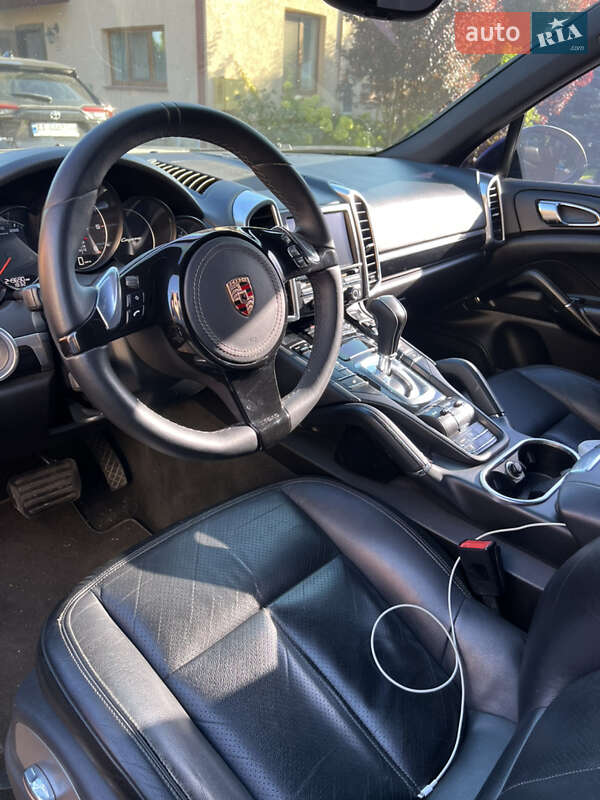 Позашляховик / Кросовер Porsche Cayenne 2011 в Києві
