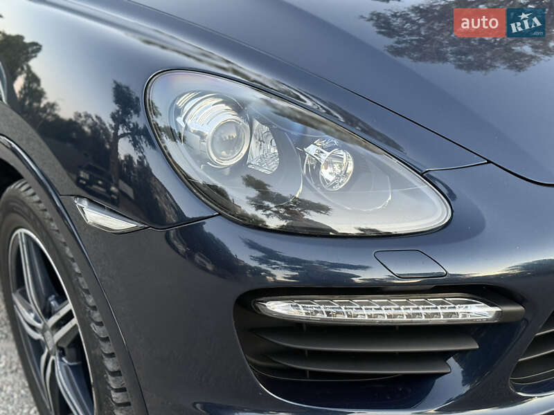 Внедорожник / Кроссовер Porsche Cayenne 2012 в Новомосковске