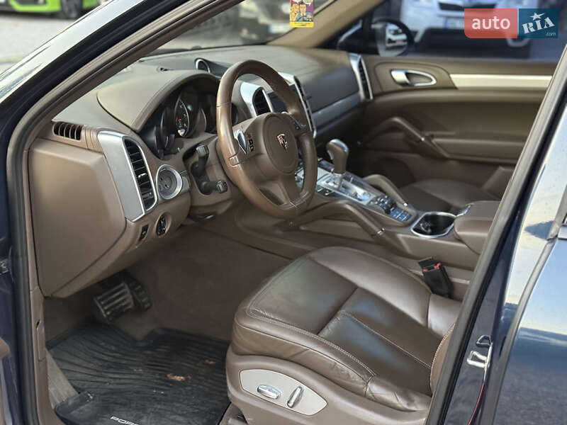 Внедорожник / Кроссовер Porsche Cayenne 2012 в Новомосковске