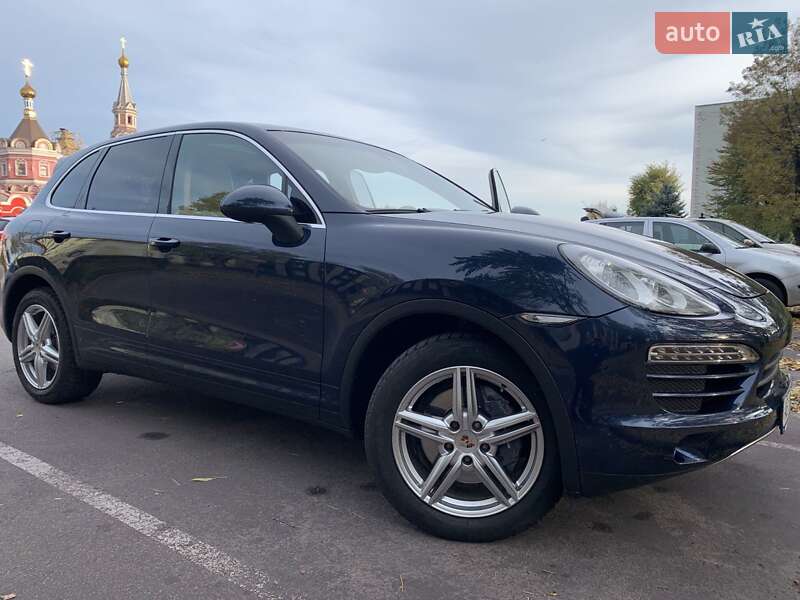 Позашляховик / Кросовер Porsche Cayenne 2011 в Кам'янському