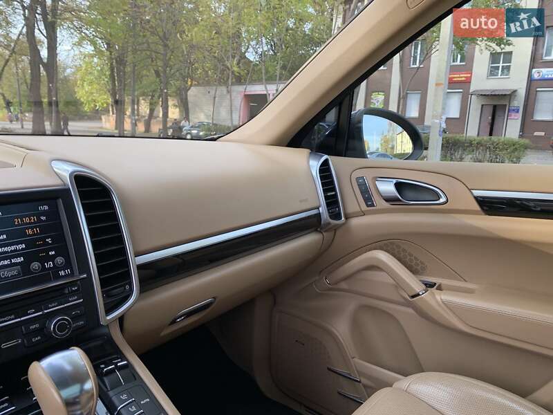 Позашляховик / Кросовер Porsche Cayenne 2011 в Кам'янському