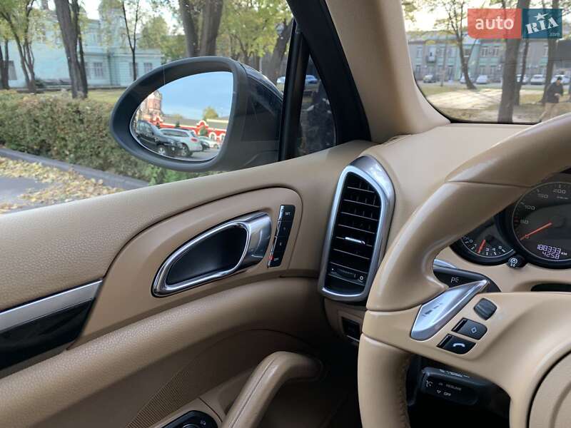 Позашляховик / Кросовер Porsche Cayenne 2011 в Кам'янському