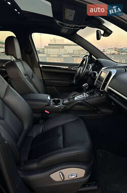 Позашляховик / Кросовер Porsche Cayenne 2012 в 