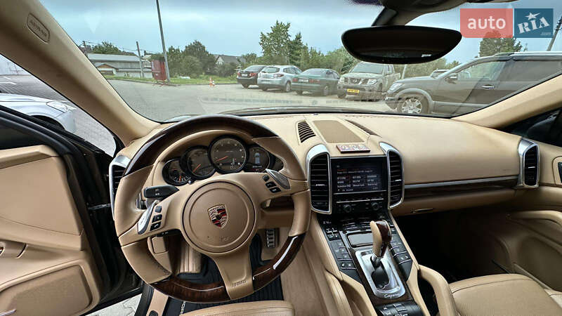 Позашляховик / Кросовер Porsche Cayenne 2012 в Києві