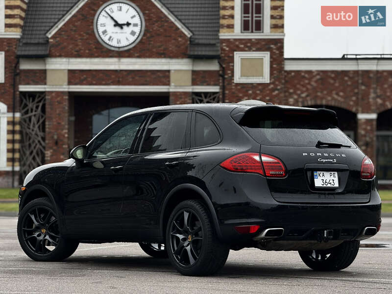 Позашляховик / Кросовер Porsche Cayenne 2012 в 