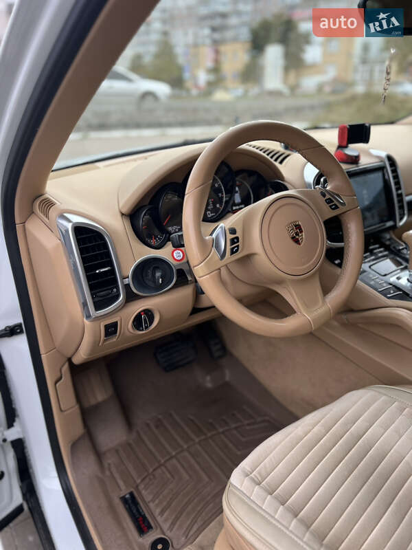 Позашляховик / Кросовер Porsche Cayenne 2014 в Сумах