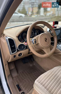 Внедорожник / Кроссовер Porsche Cayenne 2014 в 