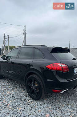 Внедорожник / Кроссовер Porsche Cayenne 2011 в 
