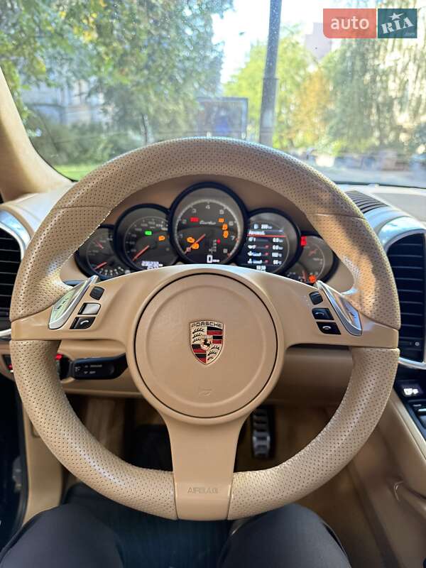 Позашляховик / Кросовер Porsche Cayenne 2010 в Києві