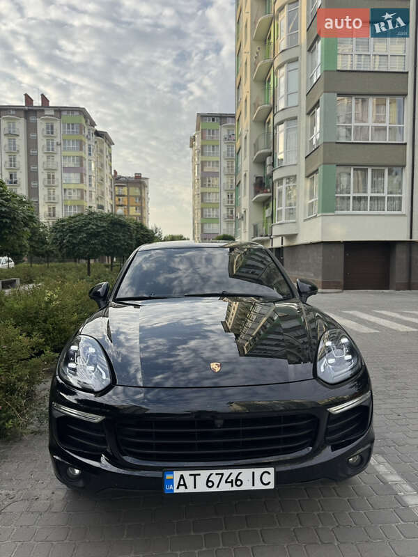 Внедорожник / Кроссовер Porsche Cayenne 2015 в Косове