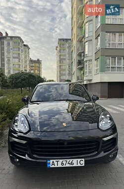 Позашляховик / Кросовер Porsche Cayenne 2015 в 
