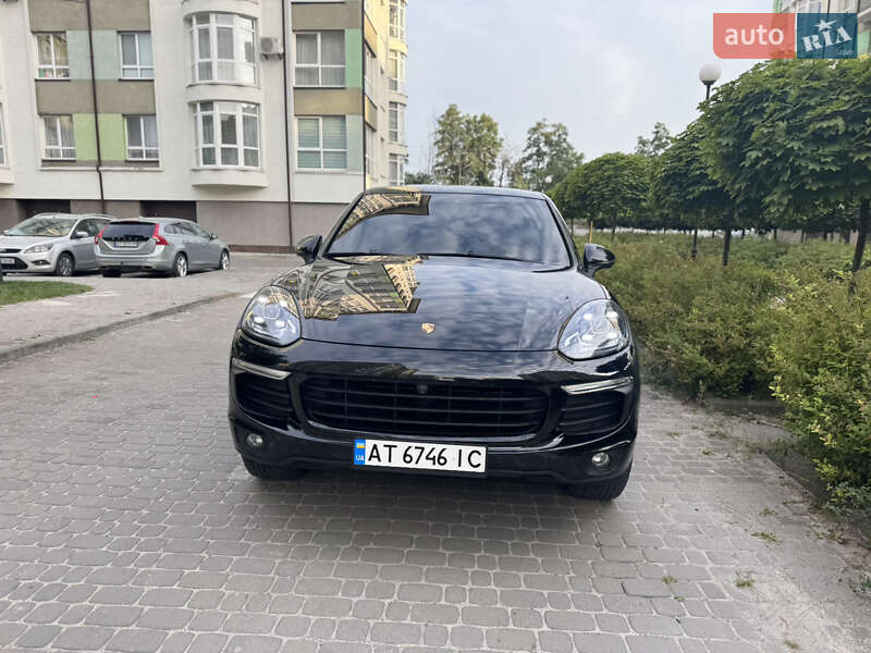 Внедорожник / Кроссовер Porsche Cayenne 2015 в Косове