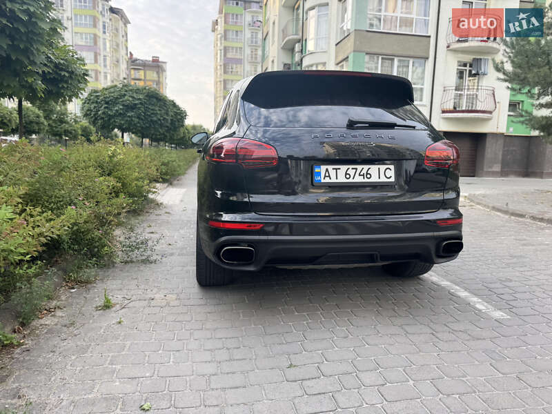 Внедорожник / Кроссовер Porsche Cayenne 2015 в Косове