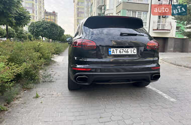 Позашляховик / Кросовер Porsche Cayenne 2015 в 