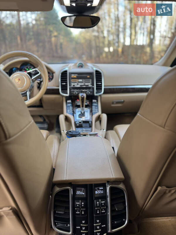 Внедорожник / Кроссовер Porsche Cayenne 2015 в Косове