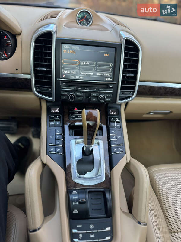 Внедорожник / Кроссовер Porsche Cayenne 2015 в Косове