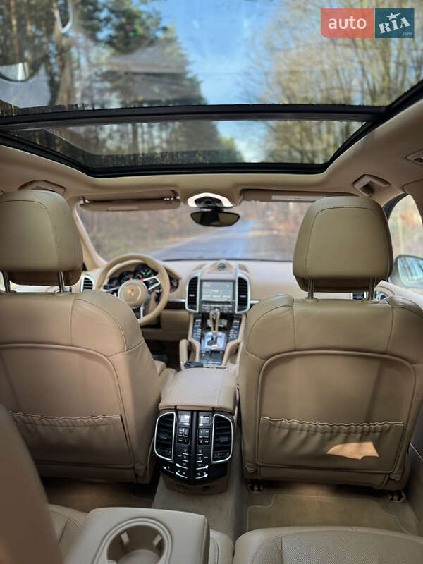 Внедорожник / Кроссовер Porsche Cayenne 2015 в Косове
