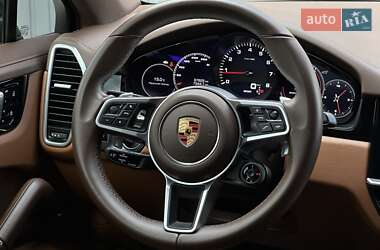 Позашляховик / Кросовер Porsche Cayenne 2020 в 