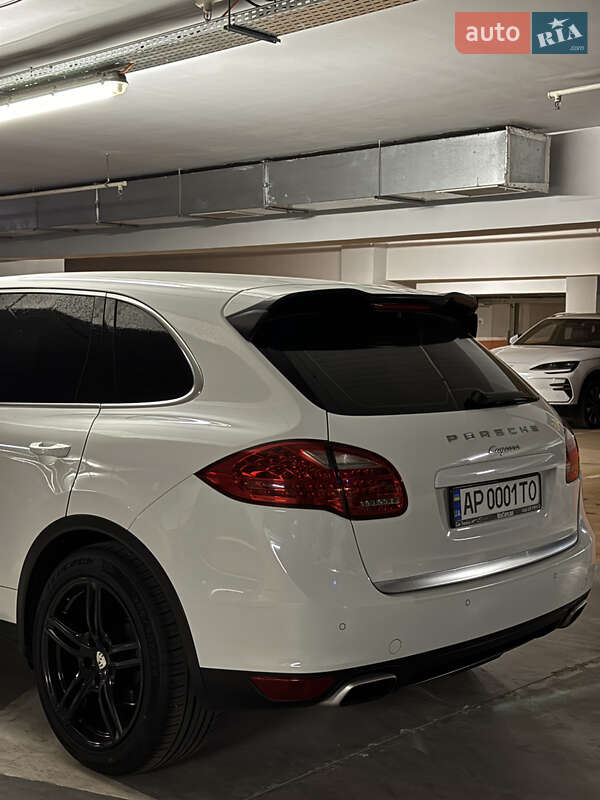 Внедорожник / Кроссовер Porsche Cayenne 2013 в Запорожье