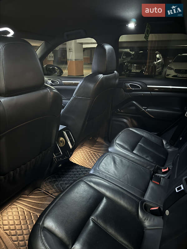 Внедорожник / Кроссовер Porsche Cayenne 2013 в Запорожье