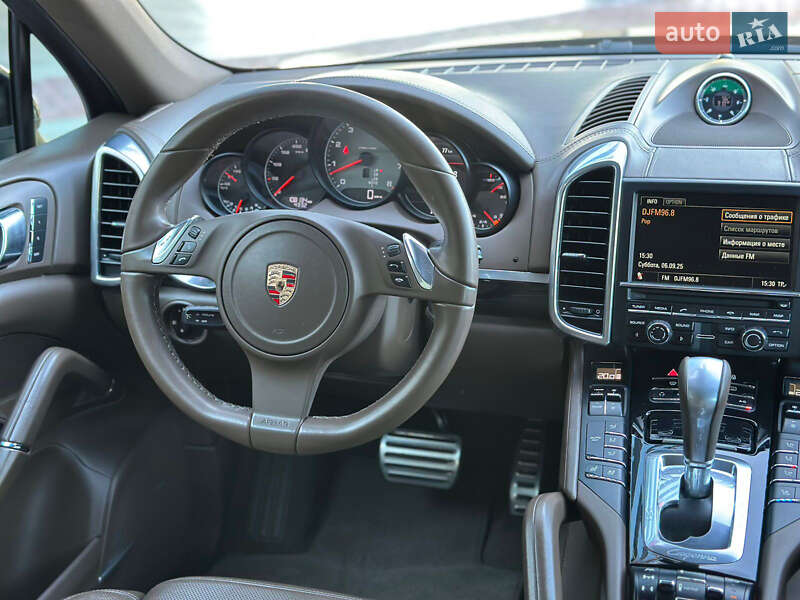 Позашляховик / Кросовер Porsche Cayenne 2012 в Києві