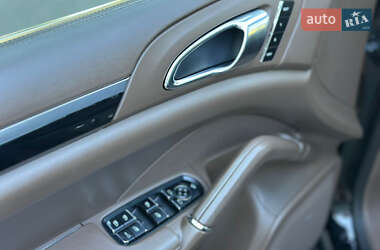 Позашляховик / Кросовер Porsche Cayenne 2012 в 