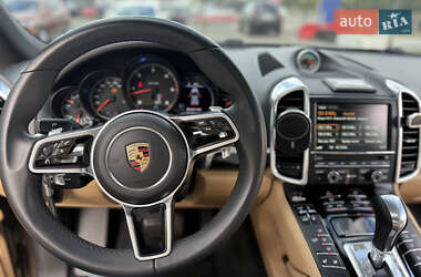 Позашляховик / Кросовер Porsche Cayenne 2015 в 