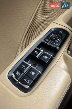 Внедорожник / Кроссовер Porsche Cayenne 2011 в 