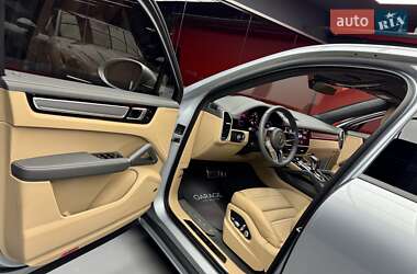 Позашляховик / Кросовер Porsche Cayenne 2020 в 