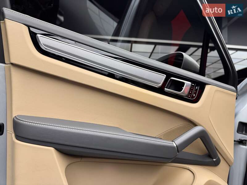 Позашляховик / Кросовер Porsche Cayenne 2020 в Києві