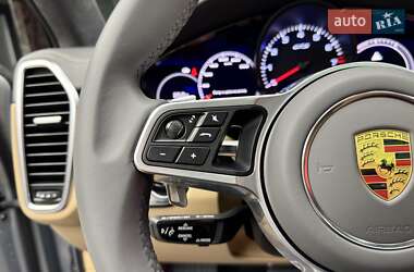 Позашляховик / Кросовер Porsche Cayenne 2020 в 