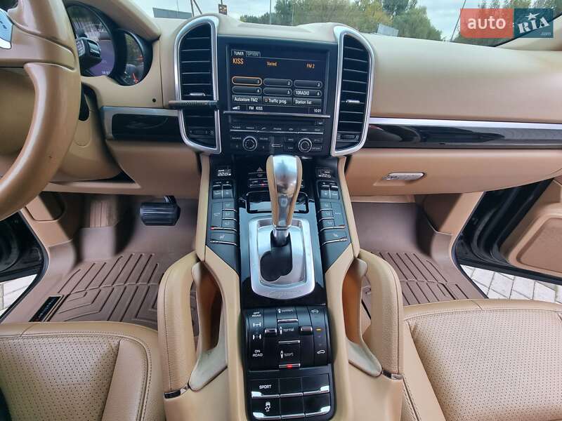 Внедорожник / Кроссовер Porsche Cayenne 2013 в Смеле