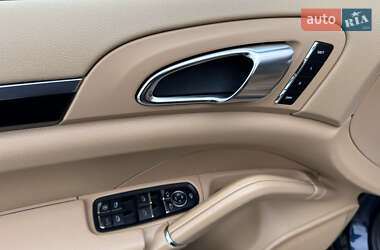 Внедорожник / Кроссовер Porsche Cayenne 2011 в 