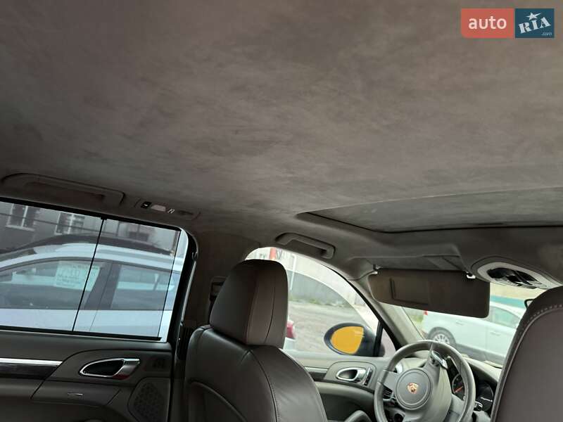 Позашляховик / Кросовер Porsche Cayenne 2010 в Києві