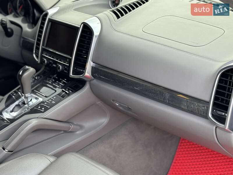 Позашляховик / Кросовер Porsche Cayenne 2010 в Києві
