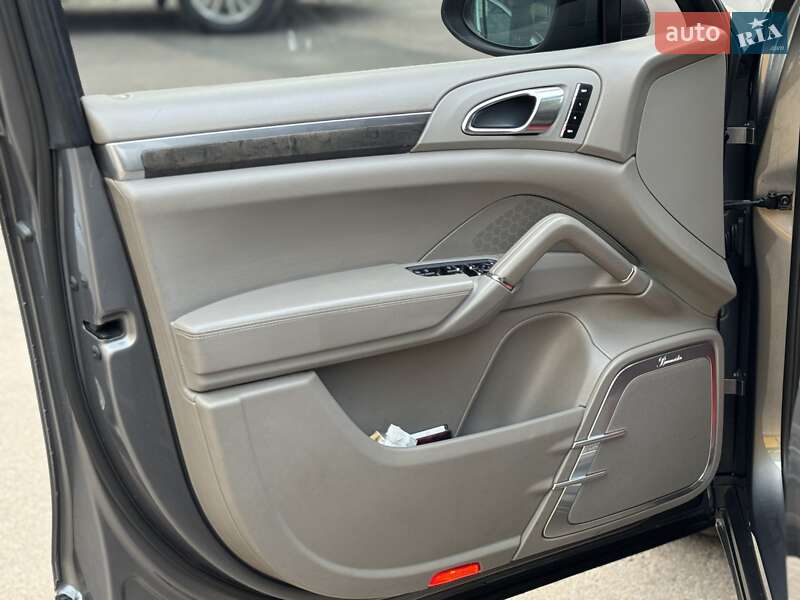 Позашляховик / Кросовер Porsche Cayenne 2010 в Києві