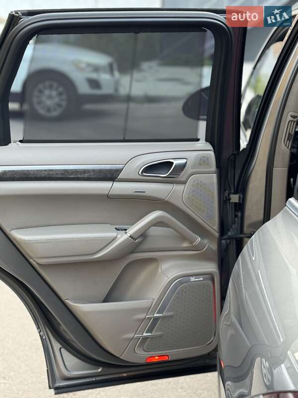 Позашляховик / Кросовер Porsche Cayenne 2010 в Києві