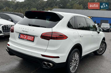 Внедорожник / Кроссовер Porsche Cayenne 2015 в 