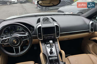 Внедорожник / Кроссовер Porsche Cayenne 2015 в 
