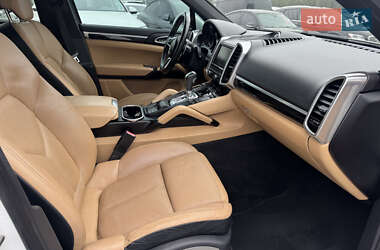 Внедорожник / Кроссовер Porsche Cayenne 2015 в 