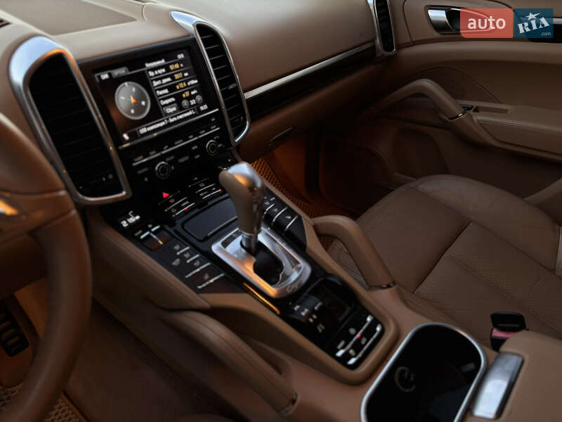 Внедорожник / Кроссовер Porsche Cayenne 2011 в Тернополе