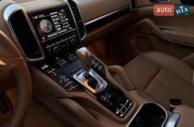 Внедорожник / Кроссовер Porsche Cayenne 2011 в 